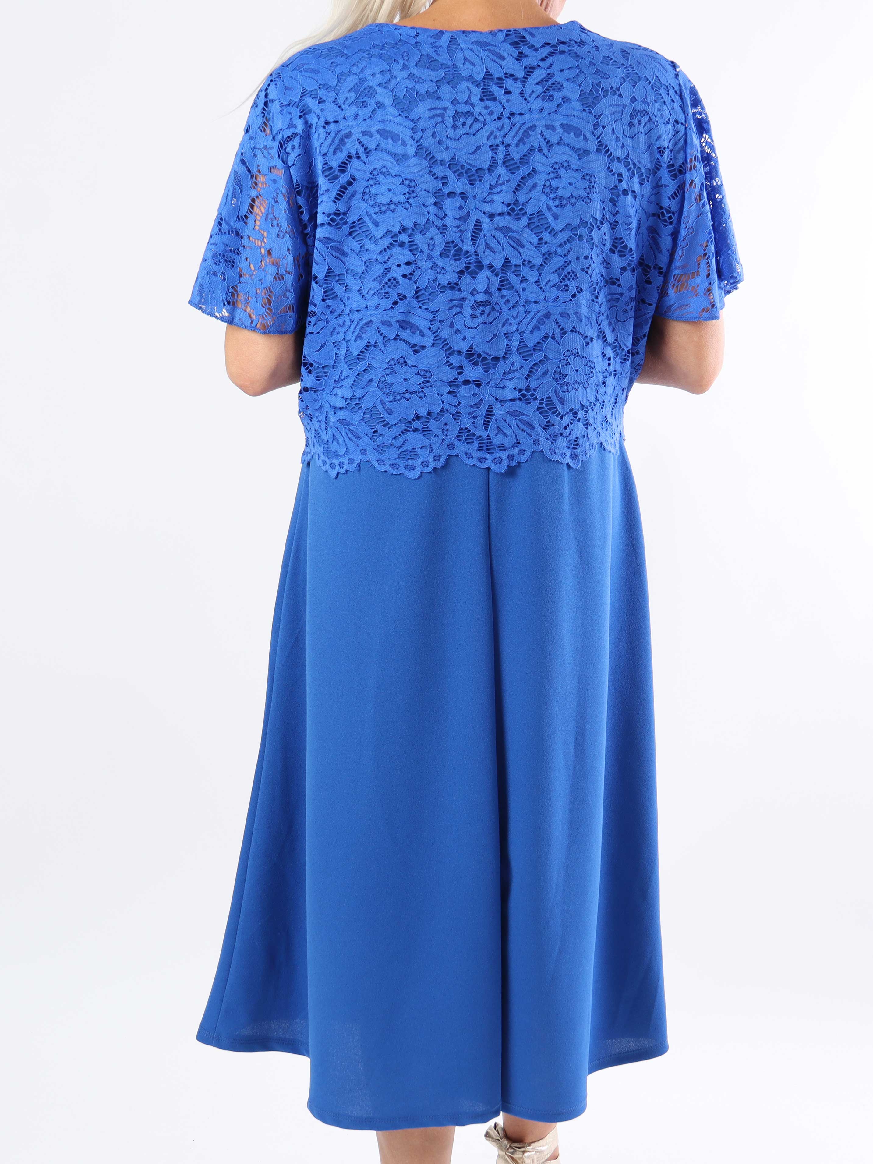 Aniki - Fin feminin plus size kjole med blondestykke foroven